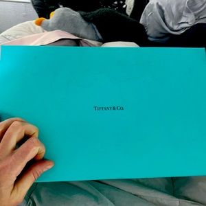 Huge Authentic Tiffany & Co. Box can fit 3+ champ flutes in it LIKE NEW